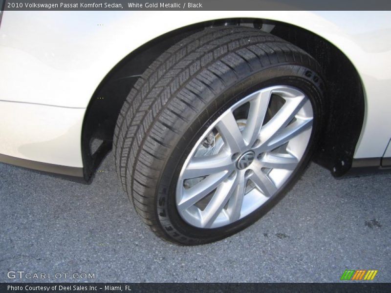 White Gold Metallic / Black 2010 Volkswagen Passat Komfort Sedan