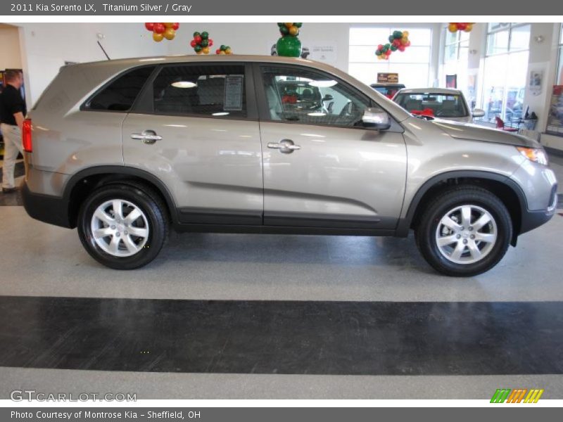 Titanium Silver / Gray 2011 Kia Sorento LX