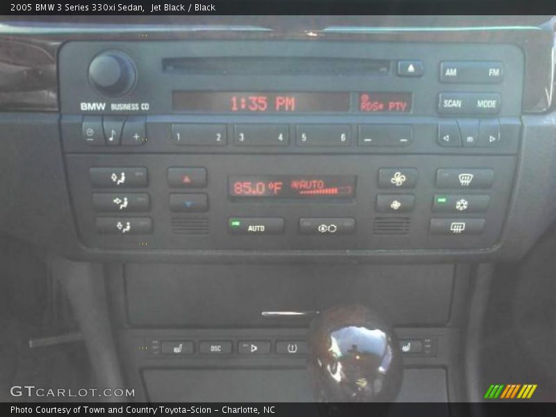Controls of 2005 3 Series 330xi Sedan