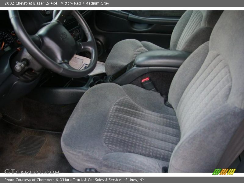 Victory Red / Medium Gray 2002 Chevrolet Blazer LS 4x4