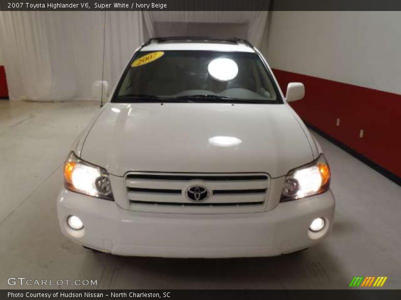 Super White / Ivory Beige 2007 Toyota Highlander V6