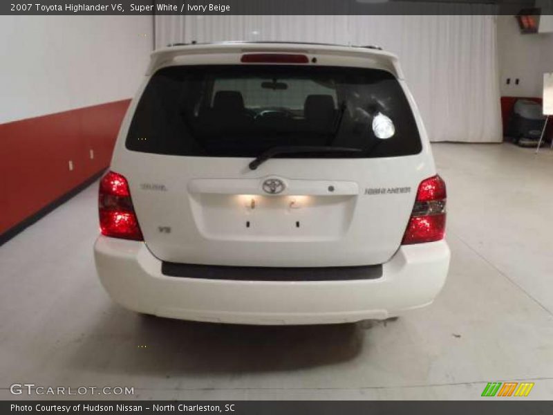 Super White / Ivory Beige 2007 Toyota Highlander V6
