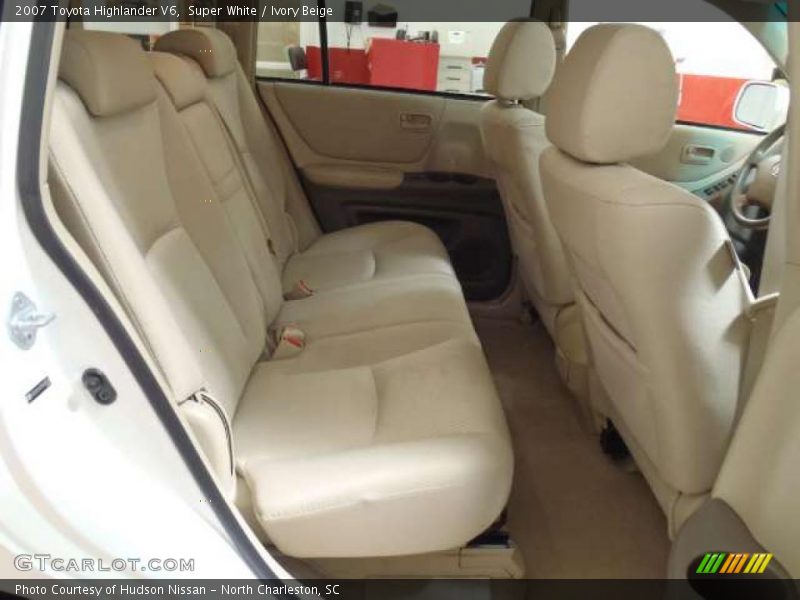 Super White / Ivory Beige 2007 Toyota Highlander V6