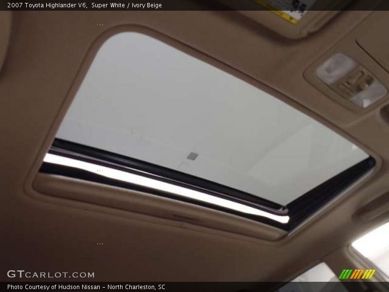 Super White / Ivory Beige 2007 Toyota Highlander V6