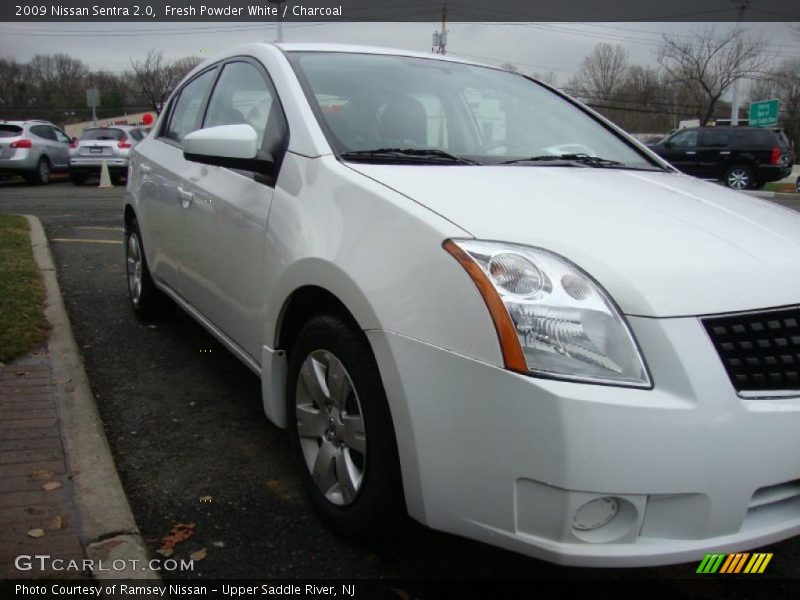 Fresh Powder White / Charcoal 2009 Nissan Sentra 2.0