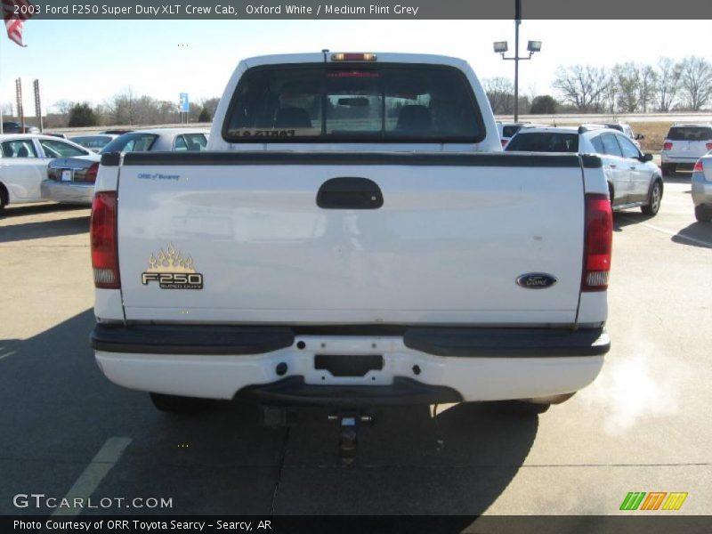 Oxford White / Medium Flint Grey 2003 Ford F250 Super Duty XLT Crew Cab