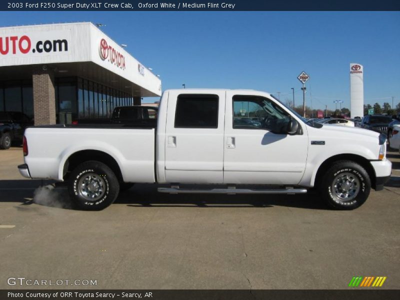 Oxford White / Medium Flint Grey 2003 Ford F250 Super Duty XLT Crew Cab