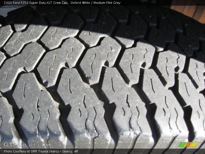 Oxford White / Medium Flint Grey 2003 Ford F250 Super Duty XLT Crew Cab