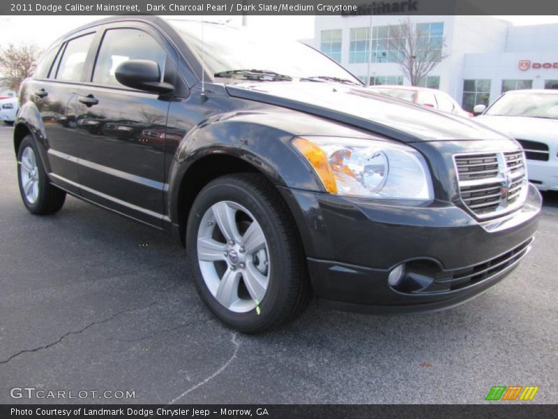 Front 3/4 View of 2011 Caliber Mainstreet