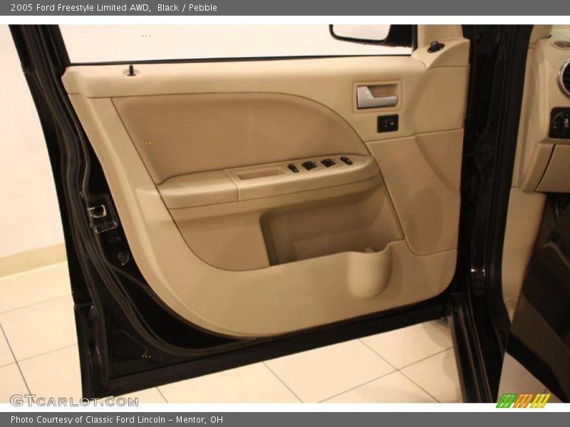 Black / Pebble 2005 Ford Freestyle Limited AWD