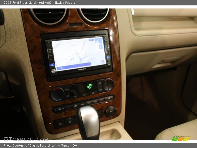 Black / Pebble 2005 Ford Freestyle Limited AWD