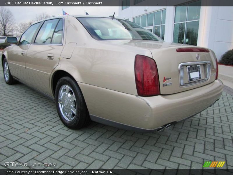 Light Cashmere / Cashmere 2005 Cadillac DeVille Sedan