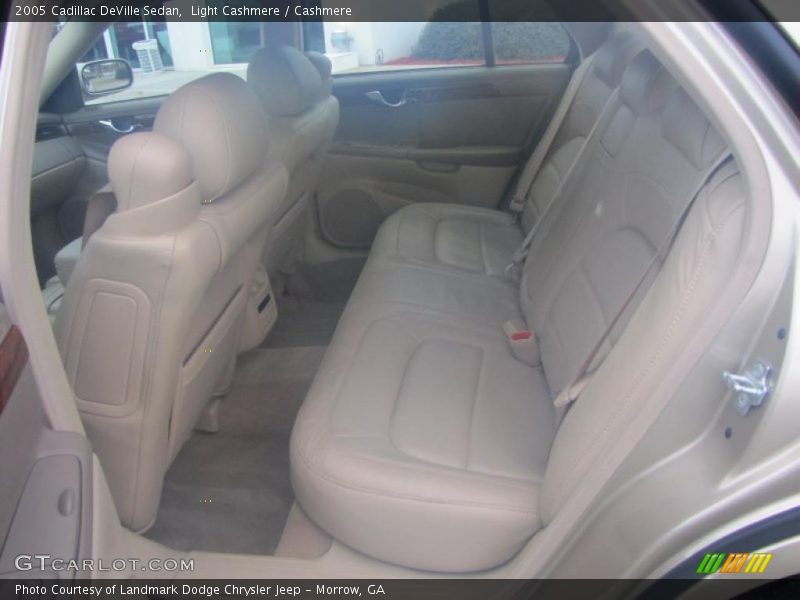 Light Cashmere / Cashmere 2005 Cadillac DeVille Sedan