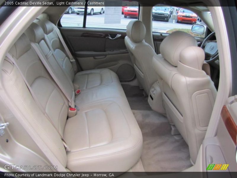 Light Cashmere / Cashmere 2005 Cadillac DeVille Sedan