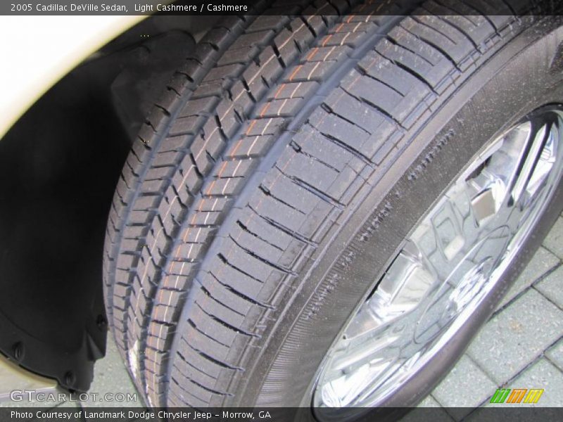 Light Cashmere / Cashmere 2005 Cadillac DeVille Sedan