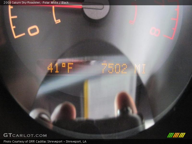 Polar White / Black 2009 Saturn Sky Roadster