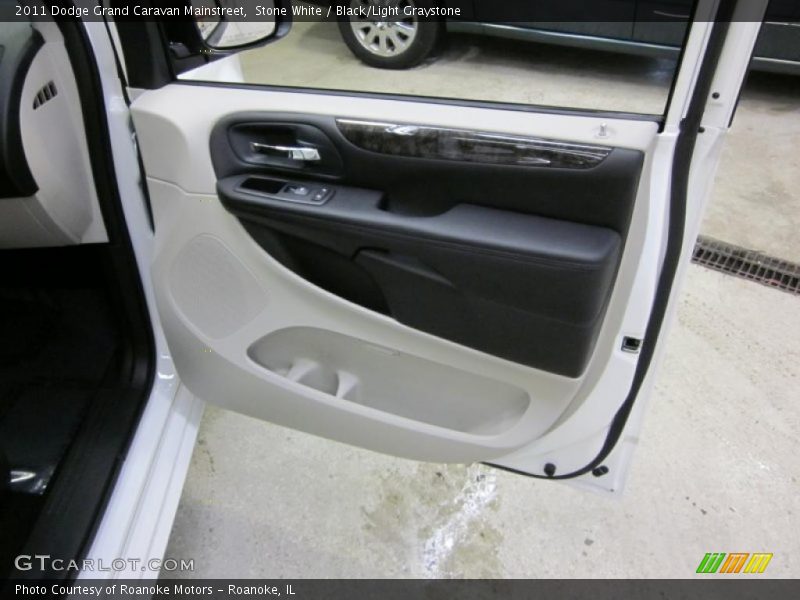 Stone White / Black/Light Graystone 2011 Dodge Grand Caravan Mainstreet