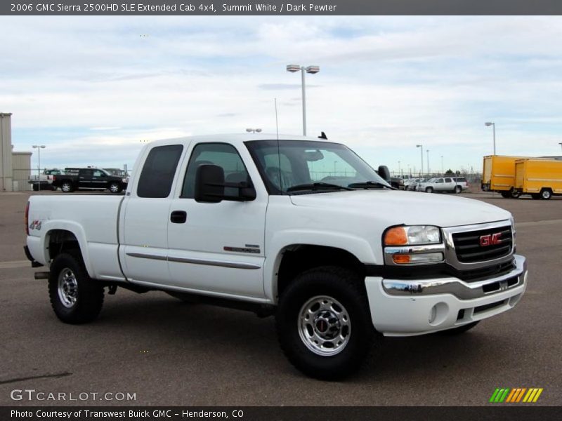 Front 3/4 View of 2006 Sierra 2500HD SLE Extended Cab 4x4