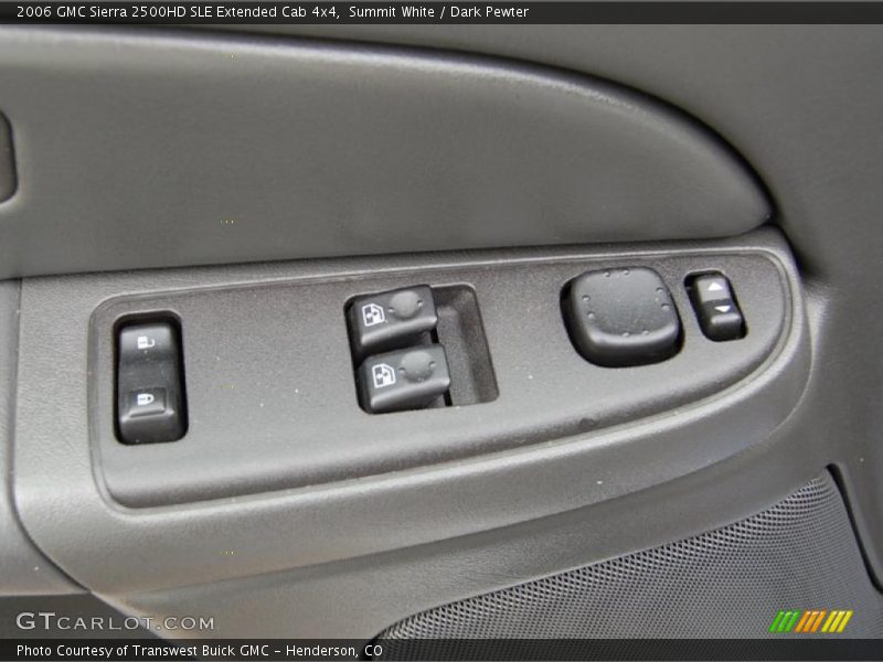 Controls of 2006 Sierra 2500HD SLE Extended Cab 4x4