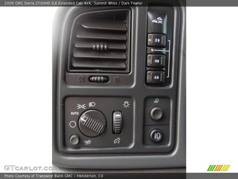 Controls of 2006 Sierra 2500HD SLE Extended Cab 4x4