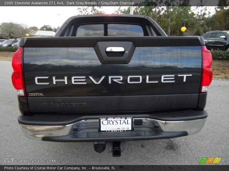 Dark Gray Metallic / Gray/Dark Charcoal 2005 Chevrolet Avalanche Z71 4x4