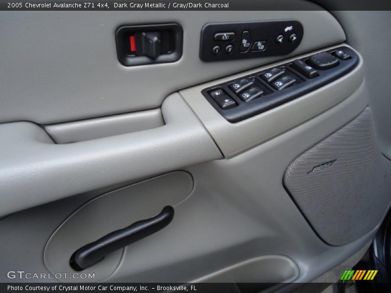Dark Gray Metallic / Gray/Dark Charcoal 2005 Chevrolet Avalanche Z71 4x4