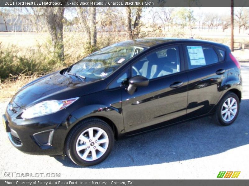 Tuxedo Black Metallic / Charcoal Black/Blue Cloth 2011 Ford Fiesta SE Hatchback