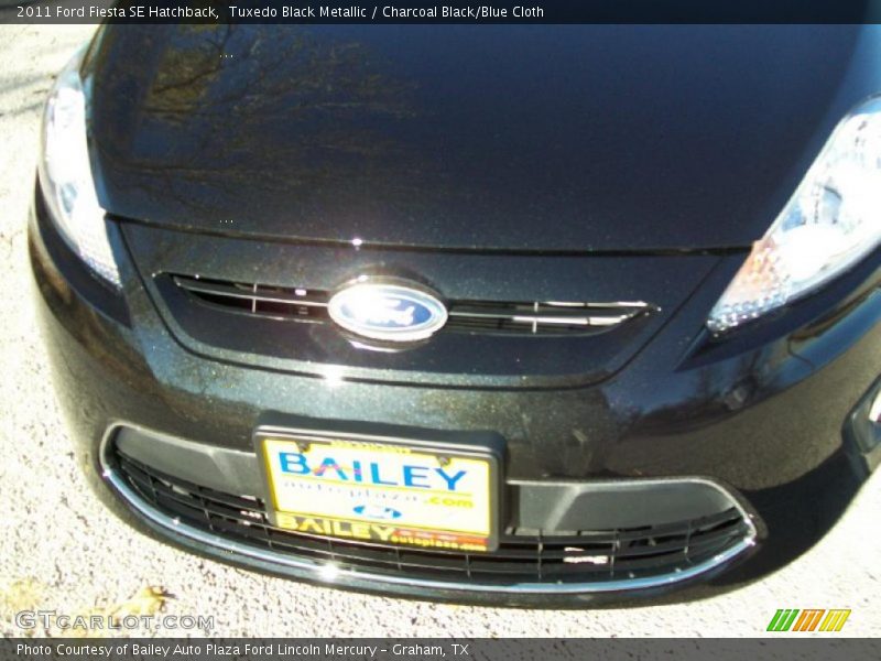 Tuxedo Black Metallic / Charcoal Black/Blue Cloth 2011 Ford Fiesta SE Hatchback