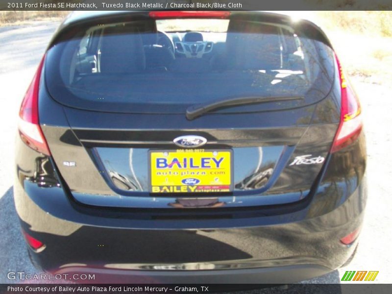 Tuxedo Black Metallic / Charcoal Black/Blue Cloth 2011 Ford Fiesta SE Hatchback