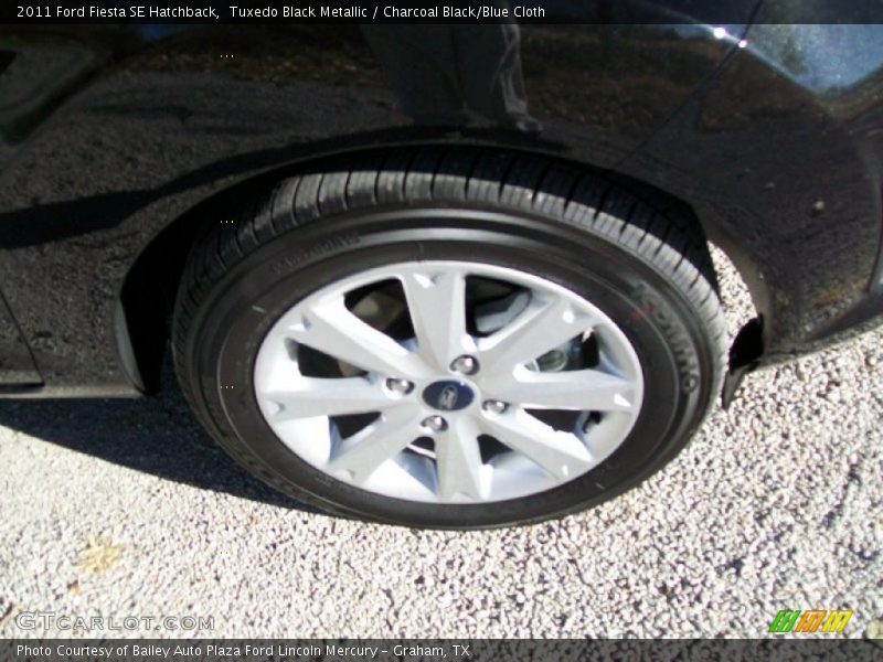 Tuxedo Black Metallic / Charcoal Black/Blue Cloth 2011 Ford Fiesta SE Hatchback