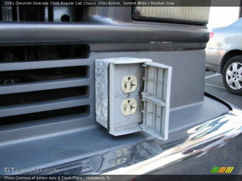 Summit White / Medium Gray 2001 Chevrolet Silverado 3500 Regular Cab Chassis Utility Bucket