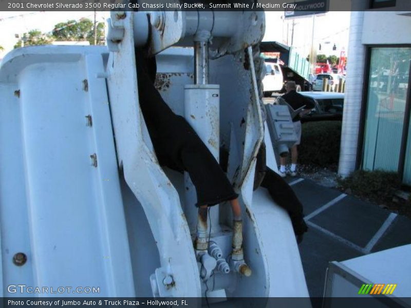 Summit White / Medium Gray 2001 Chevrolet Silverado 3500 Regular Cab Chassis Utility Bucket
