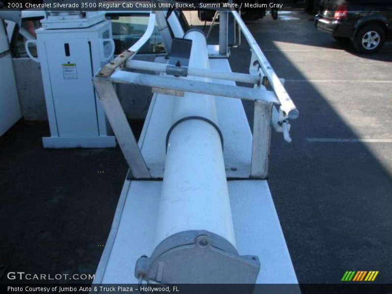 Summit White / Medium Gray 2001 Chevrolet Silverado 3500 Regular Cab Chassis Utility Bucket