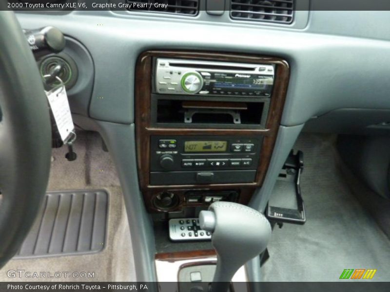 Controls of 2000 Camry XLE V6