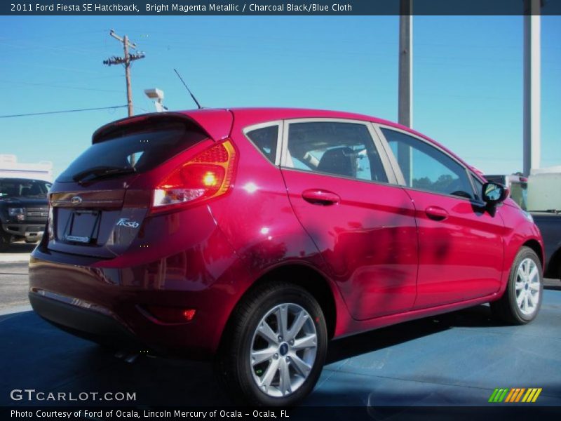 Bright Magenta Metallic / Charcoal Black/Blue Cloth 2011 Ford Fiesta SE Hatchback