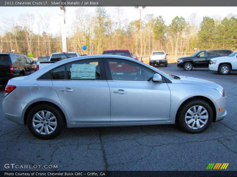 Silver Ice Metallic / Jet Black 2011 Chevrolet Cruze LT