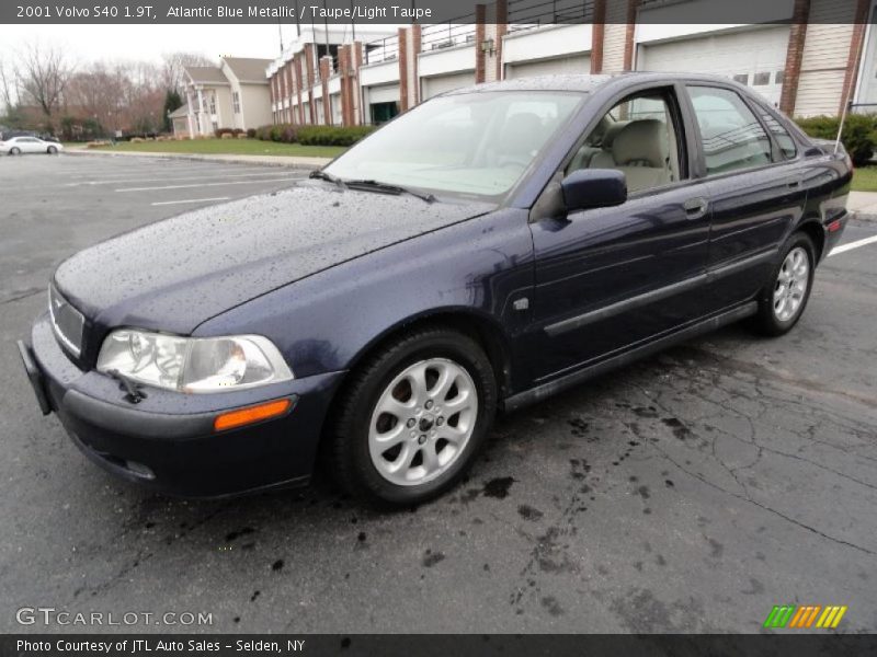 Front 3/4 View of 2001 S40 1.9T