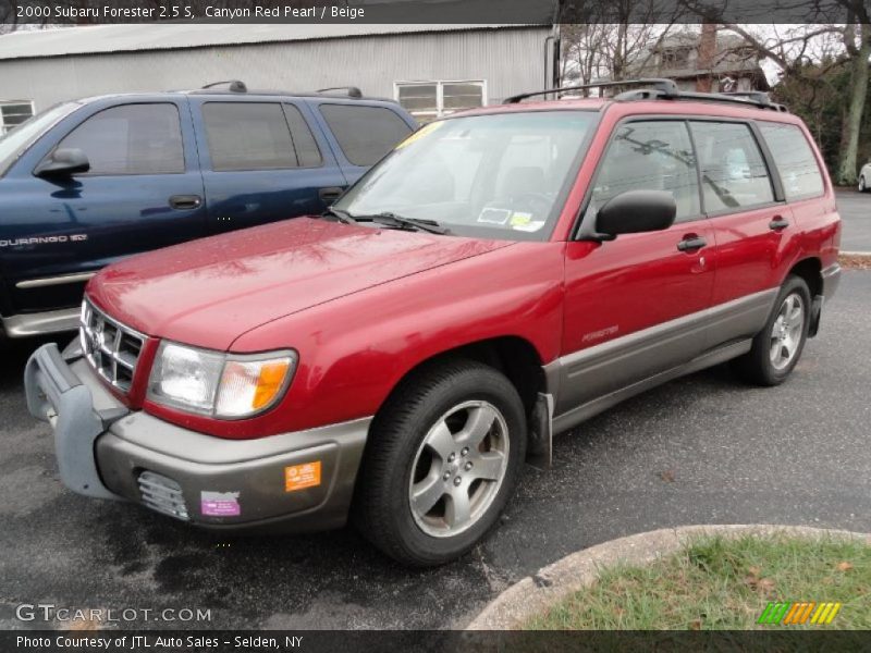 Front 3/4 View of 2000 Forester 2.5 S