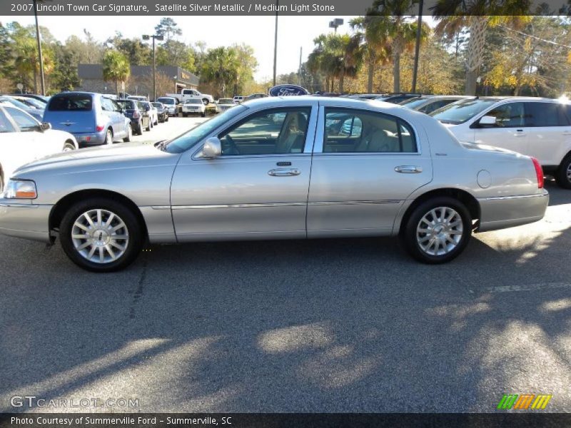 Satellite Silver Metallic / Medium Light Stone 2007 Lincoln Town Car Signature