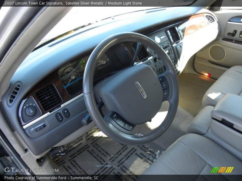  2007 Town Car Signature Medium Light Stone Interior