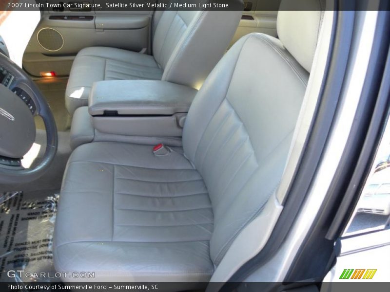  2007 Town Car Signature Medium Light Stone Interior