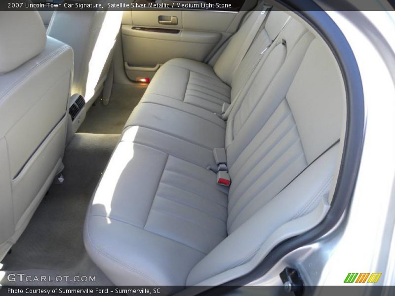  2007 Town Car Signature Medium Light Stone Interior