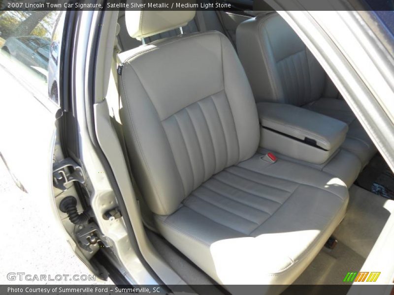 Satellite Silver Metallic / Medium Light Stone 2007 Lincoln Town Car Signature