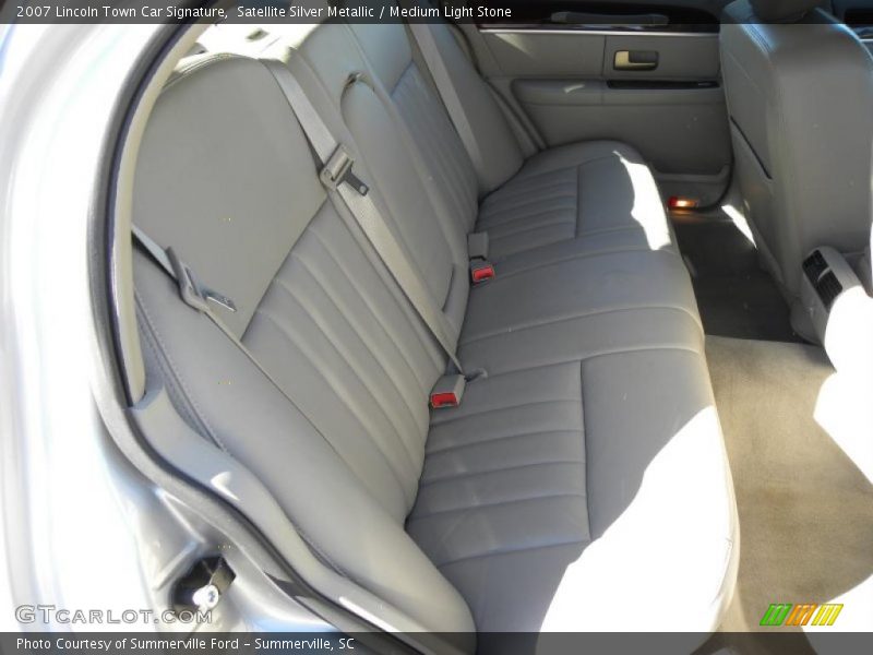 Satellite Silver Metallic / Medium Light Stone 2007 Lincoln Town Car Signature