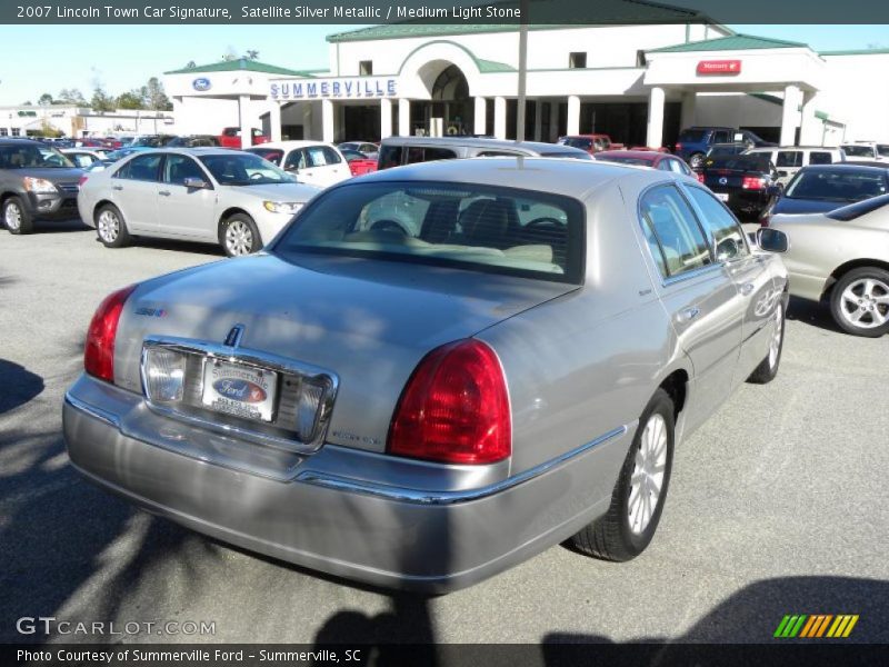 Satellite Silver Metallic / Medium Light Stone 2007 Lincoln Town Car Signature
