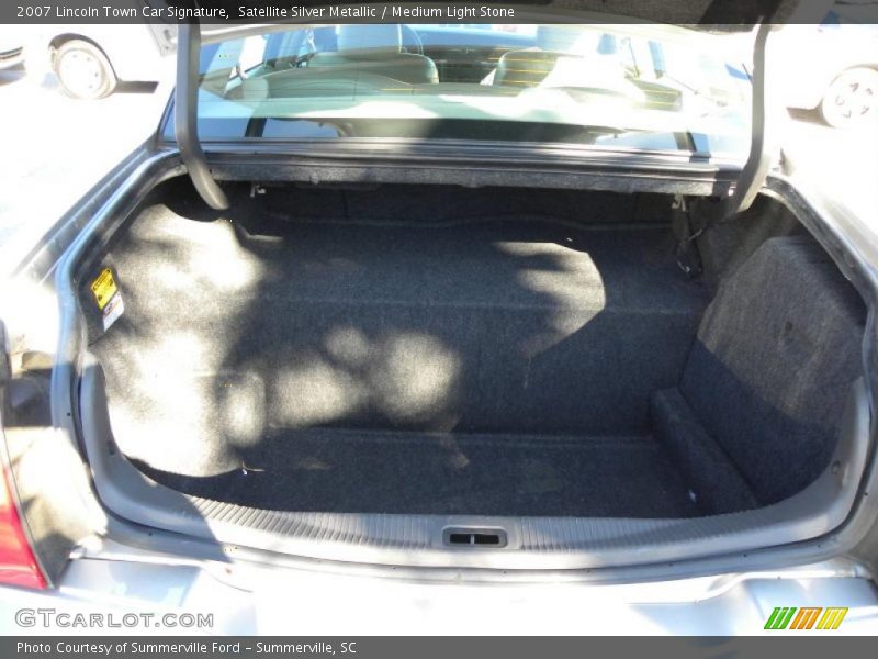 Satellite Silver Metallic / Medium Light Stone 2007 Lincoln Town Car Signature