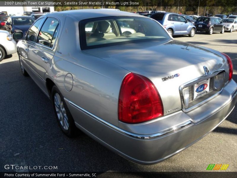 Satellite Silver Metallic / Medium Light Stone 2007 Lincoln Town Car Signature