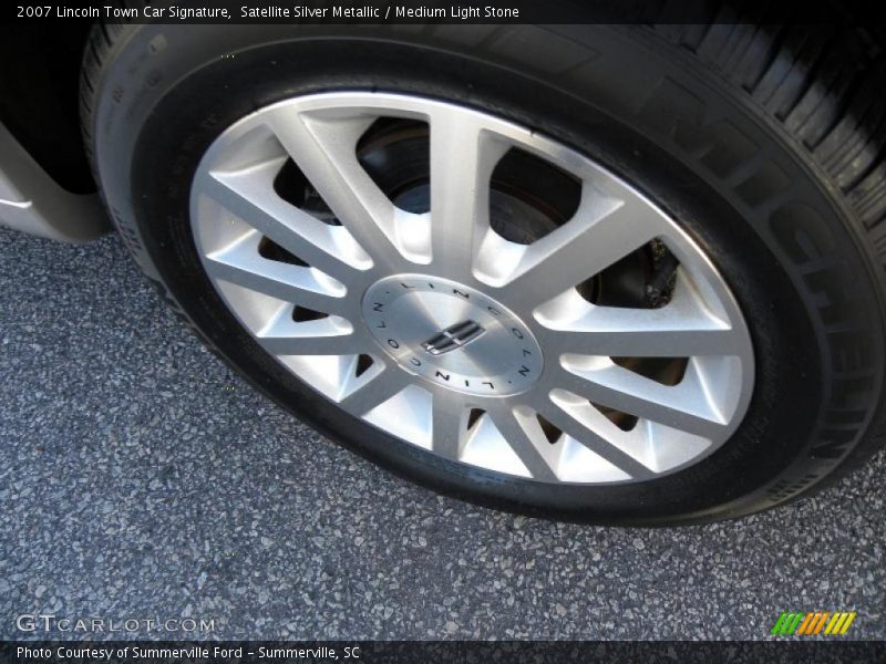  2007 Town Car Signature Wheel