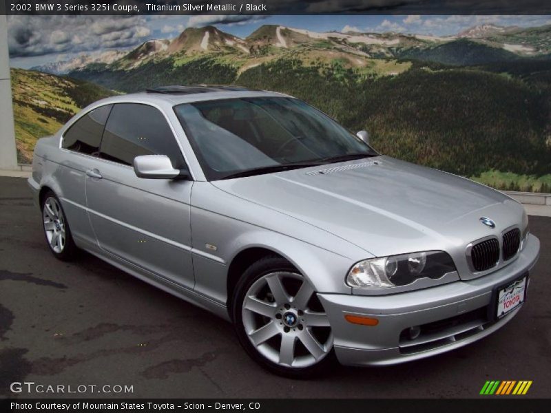 Front 3/4 View of 2002 3 Series 325i Coupe