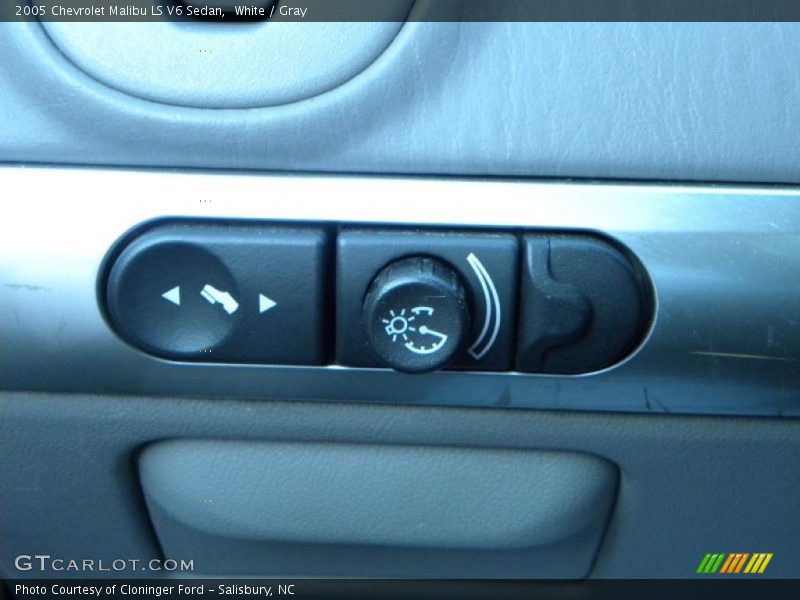 White / Gray 2005 Chevrolet Malibu LS V6 Sedan